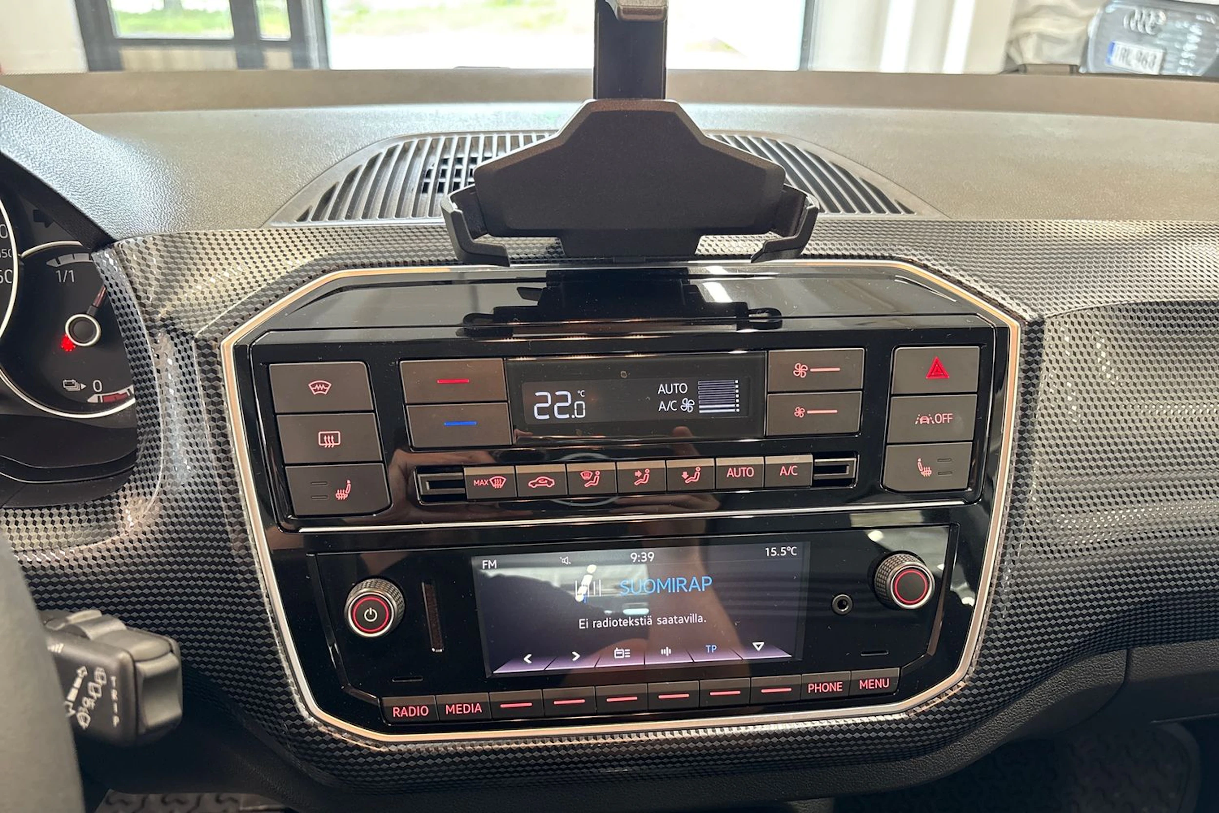 valkoinen Volkswagen up! 2023 kuva 12.