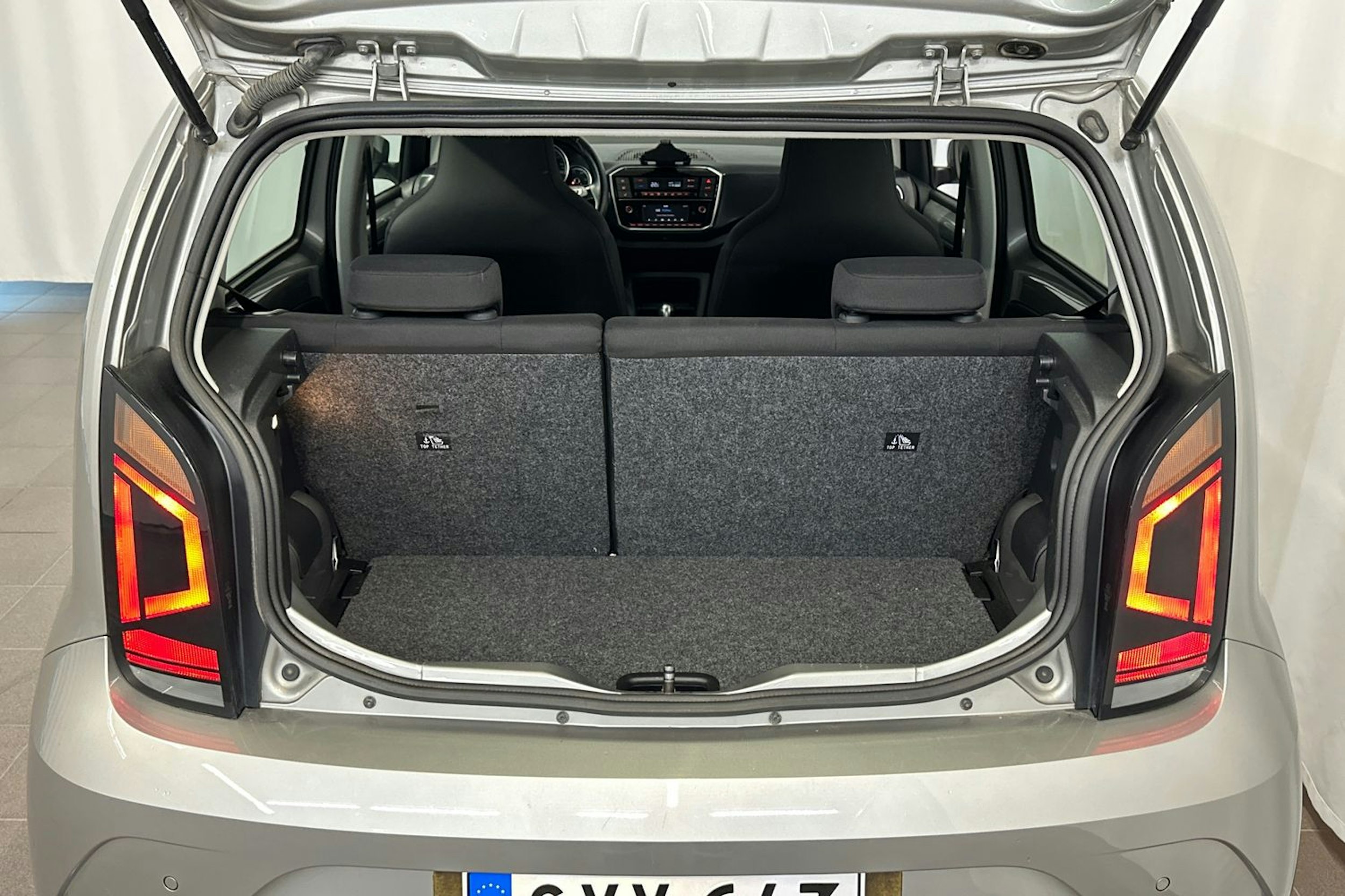 harmaa Volkswagen up! 2023 kuva 14.