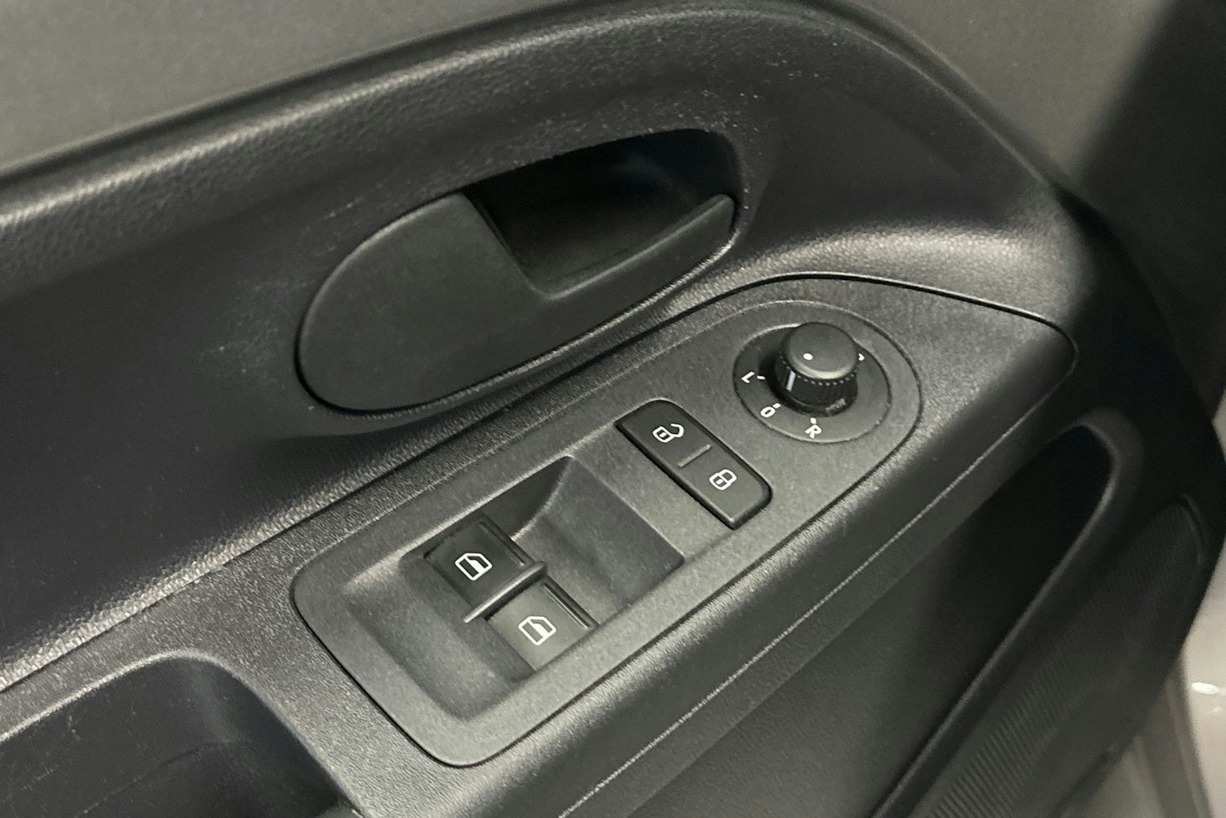 harmaa Volkswagen up! 2023 kuva 15.