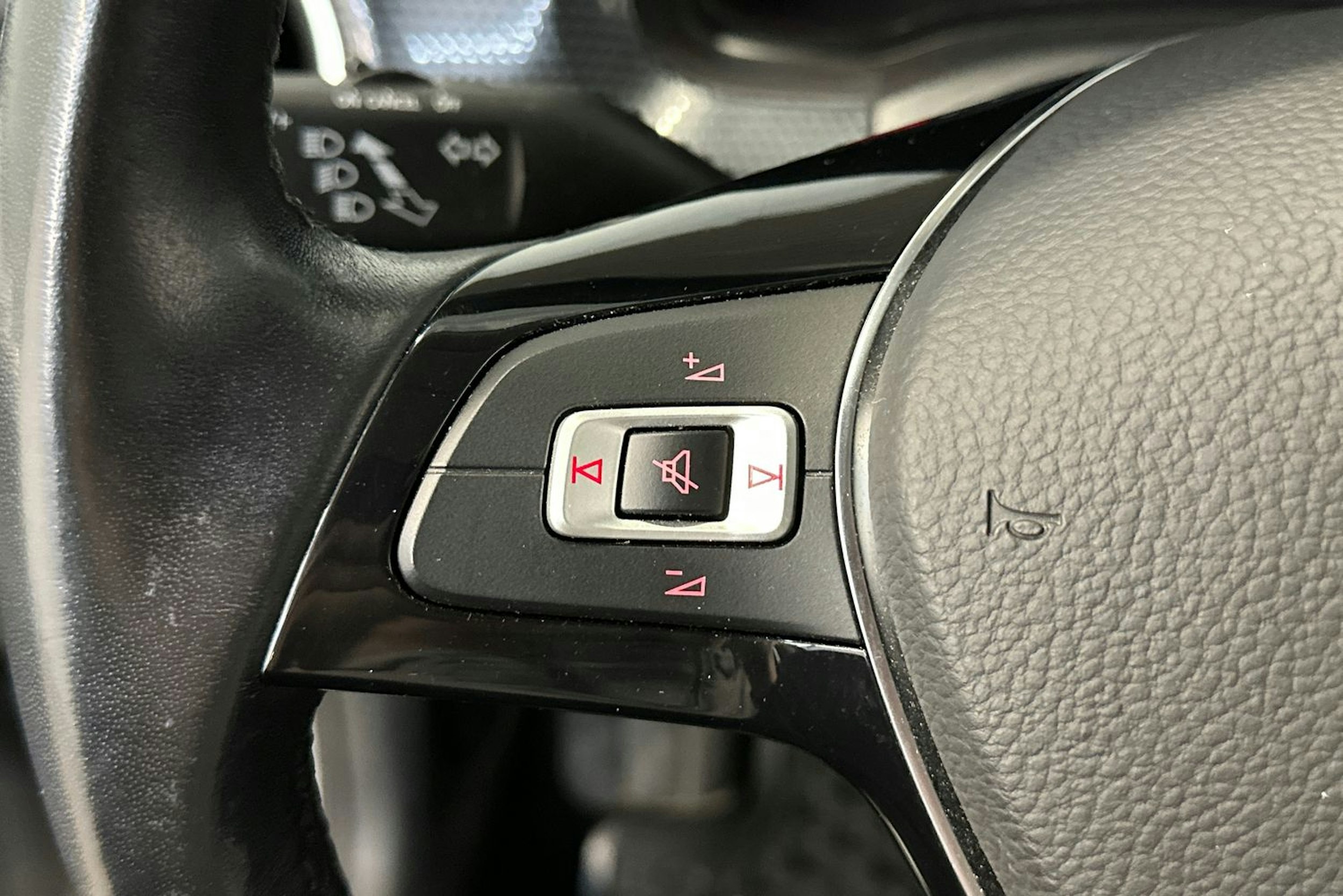 harmaa Volkswagen up! 2023 kuva 17.
