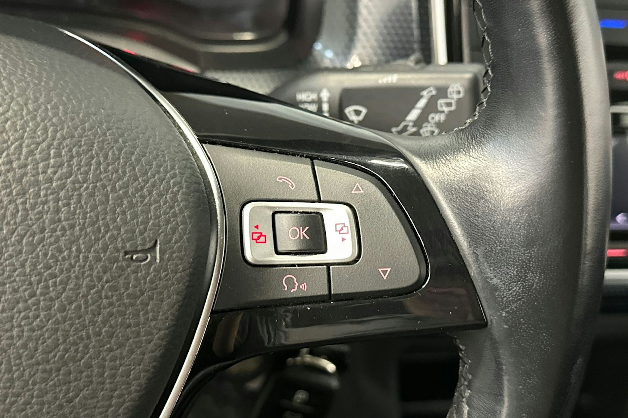 harmaa Volkswagen up! 2023 kuva 18.