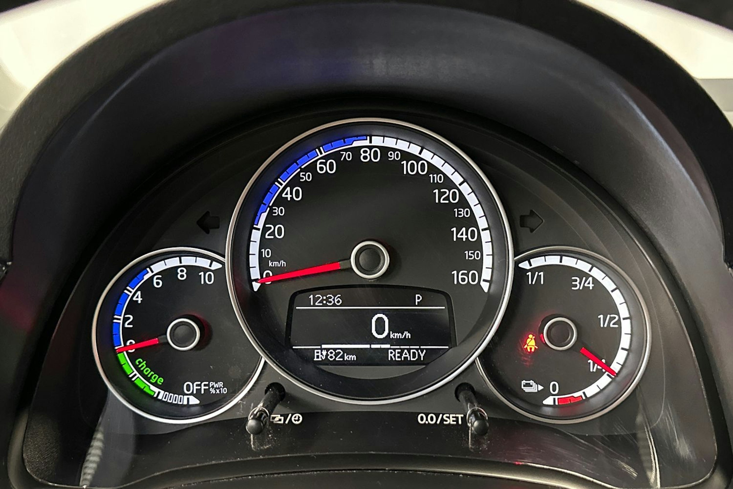 harmaa Volkswagen up! 2023 kuva 19.