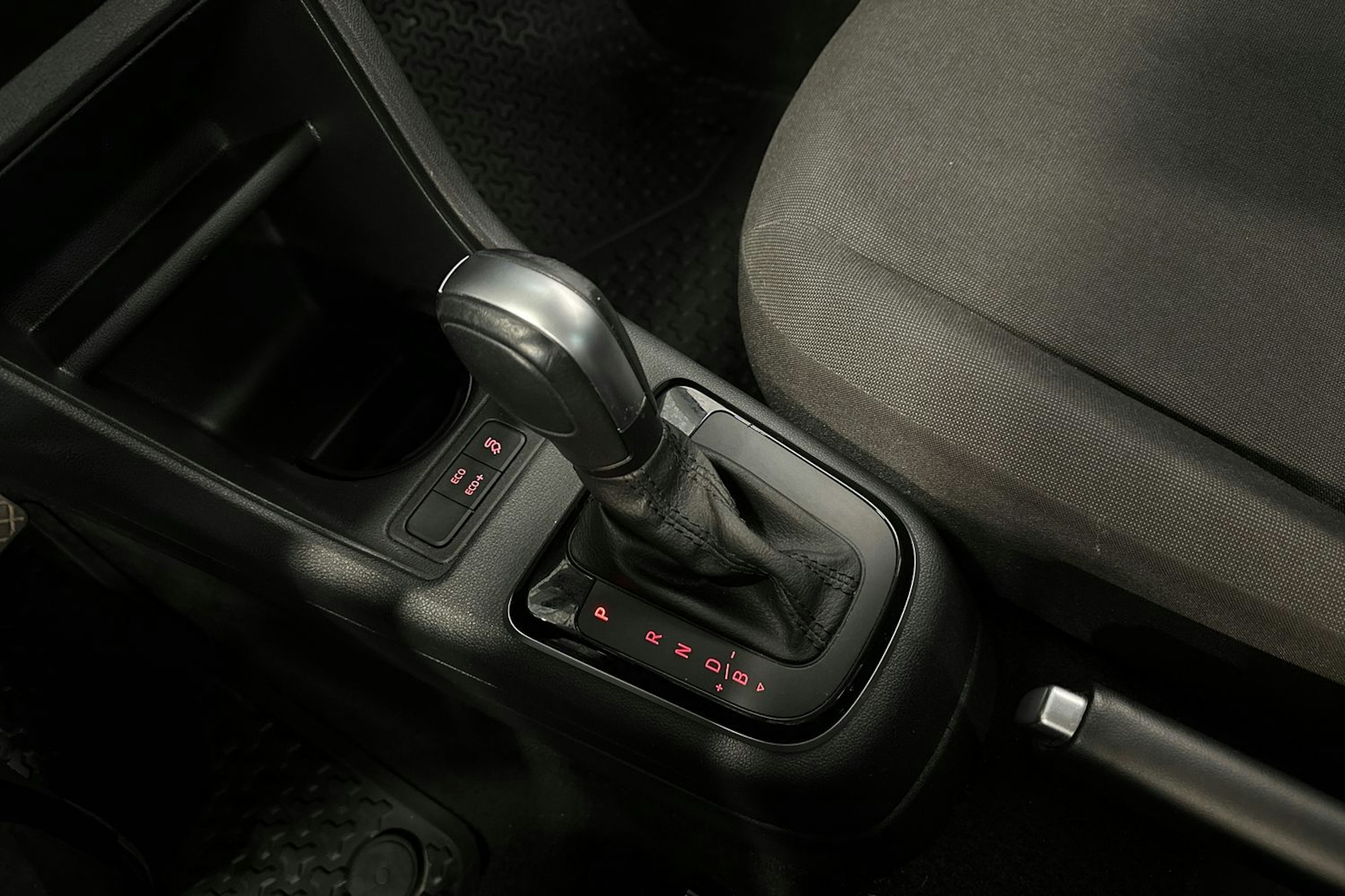 harmaa Volkswagen up! 2023 kuva 20.