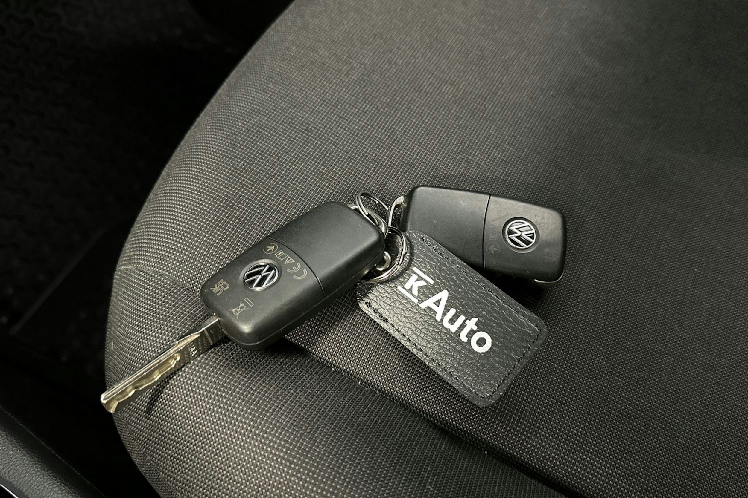 harmaa Volkswagen up! 2023 kuva 24.