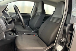 harmaa Volkswagen up! 2023 kuva 15.
