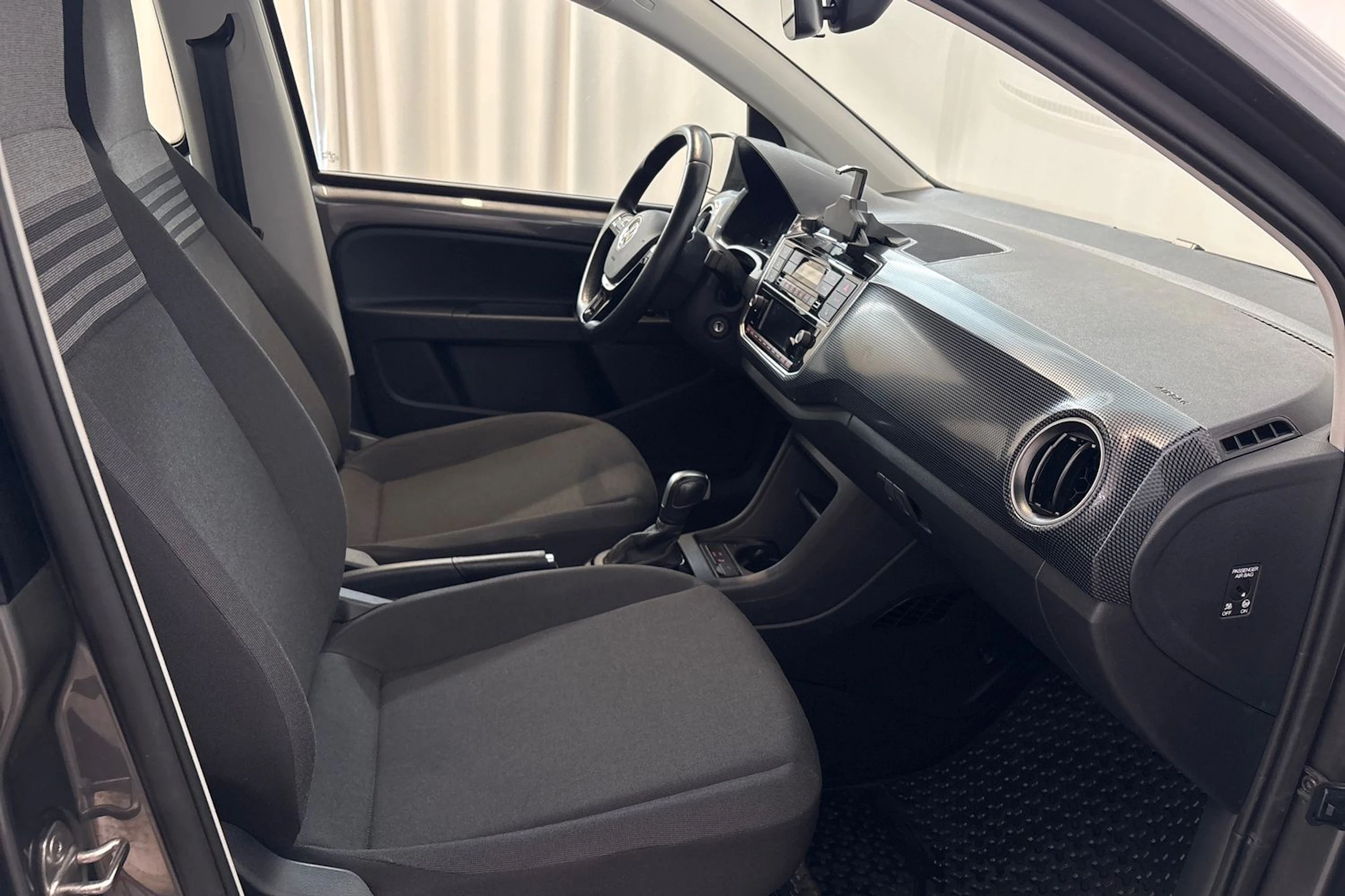 harmaa Volkswagen up! 2023 kuva 16.