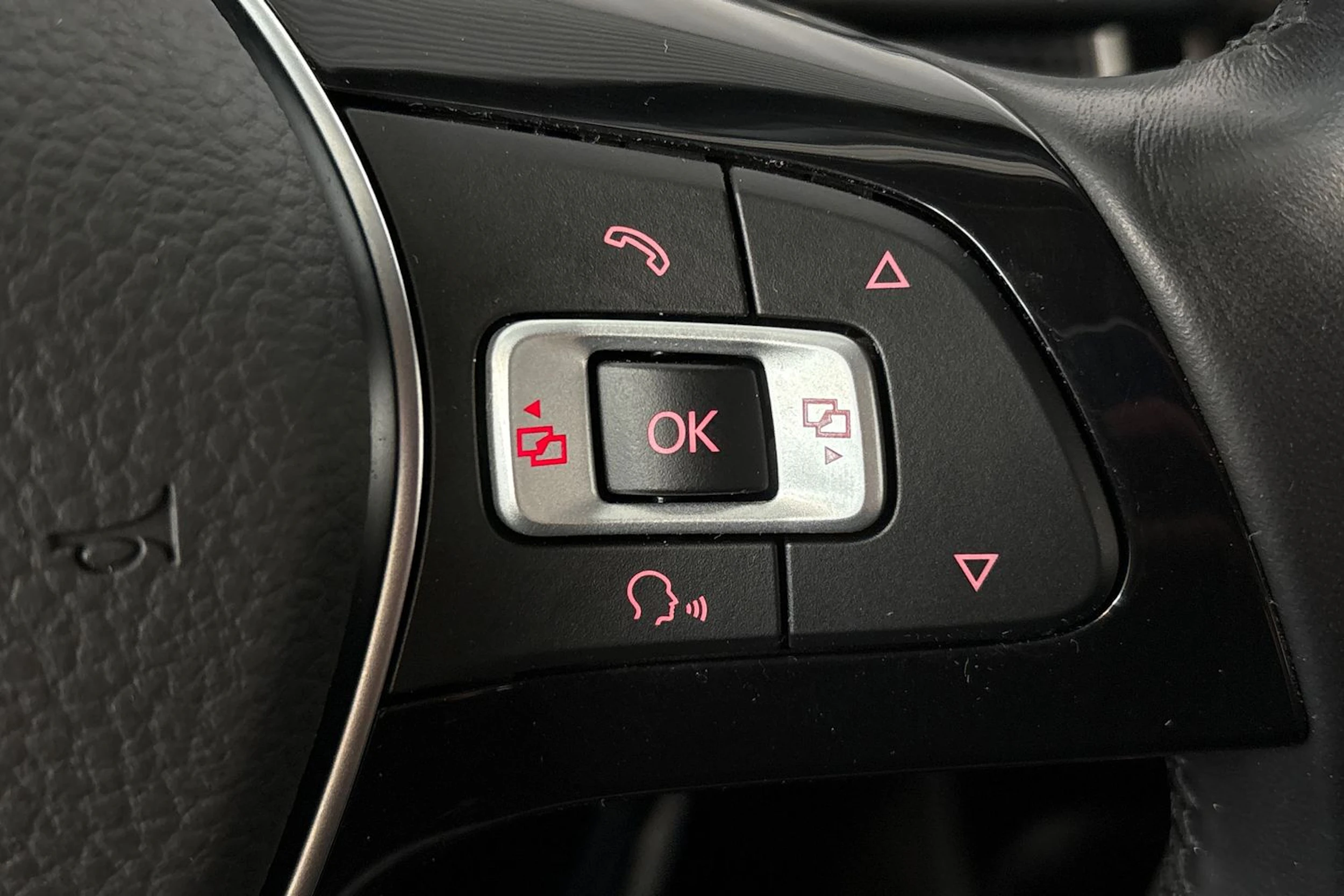 harmaa Volkswagen up! 2023 kuva 27.