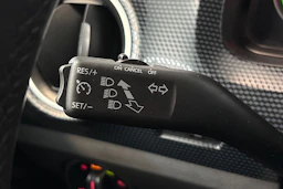 harmaa Volkswagen up! 2023 kuva 28.