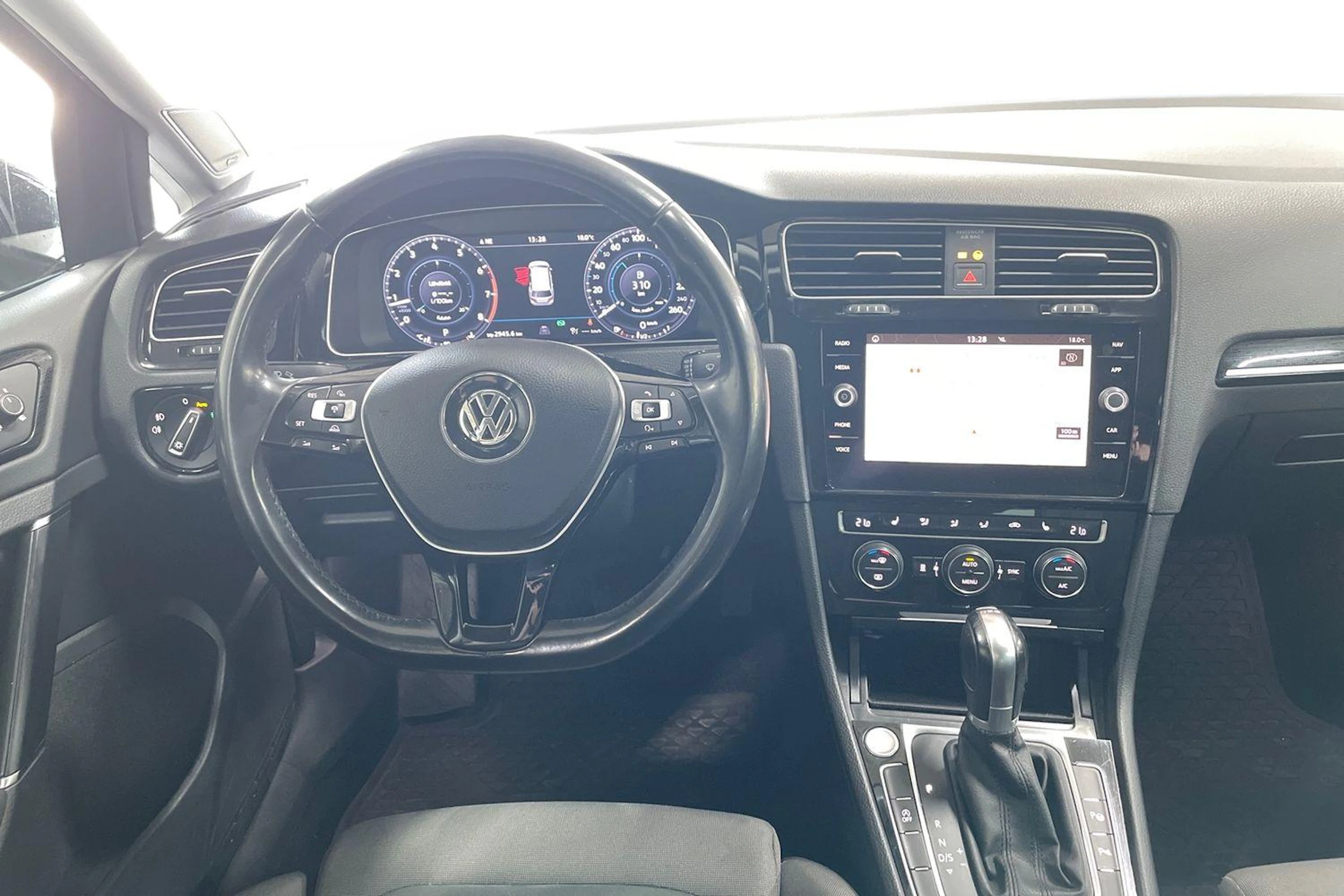 Harmaa Volkswagen Golf 2017 kuva 3.