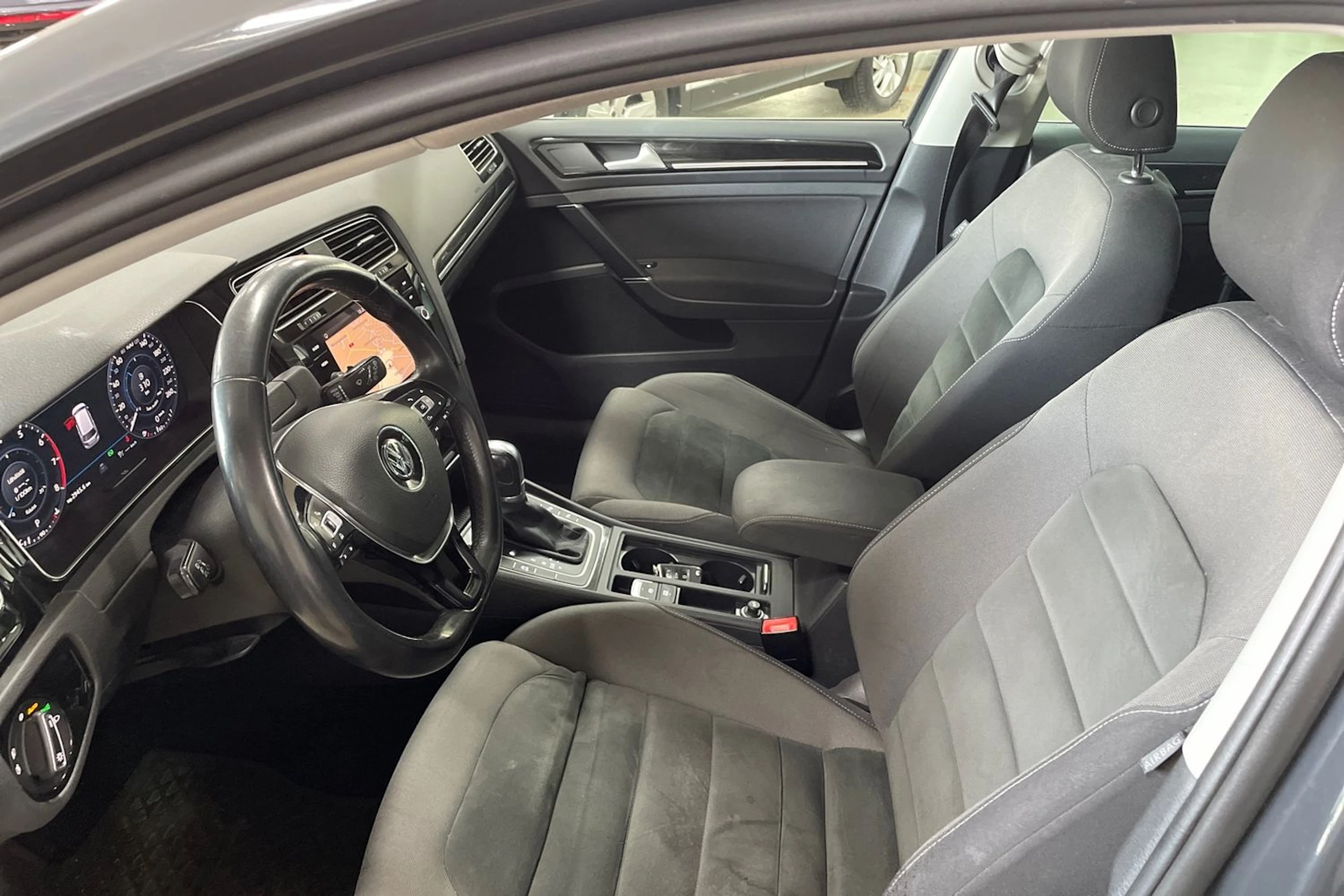 Harmaa Volkswagen Golf 2017 kuva 4.