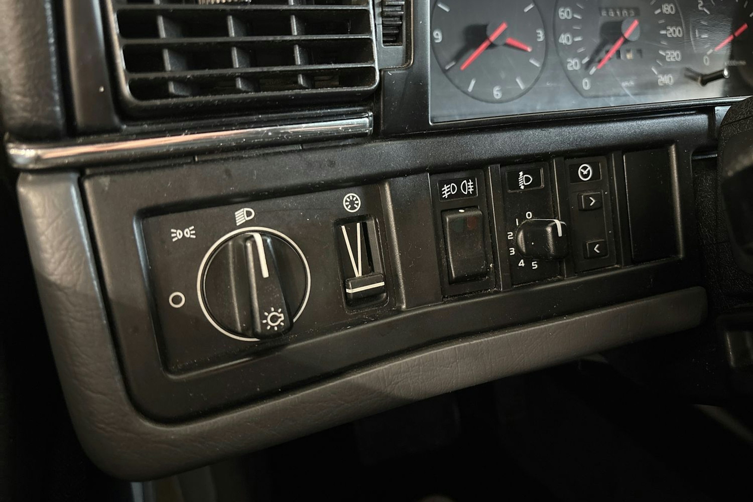 harmaa Volvo 960 1992 kuva 15.