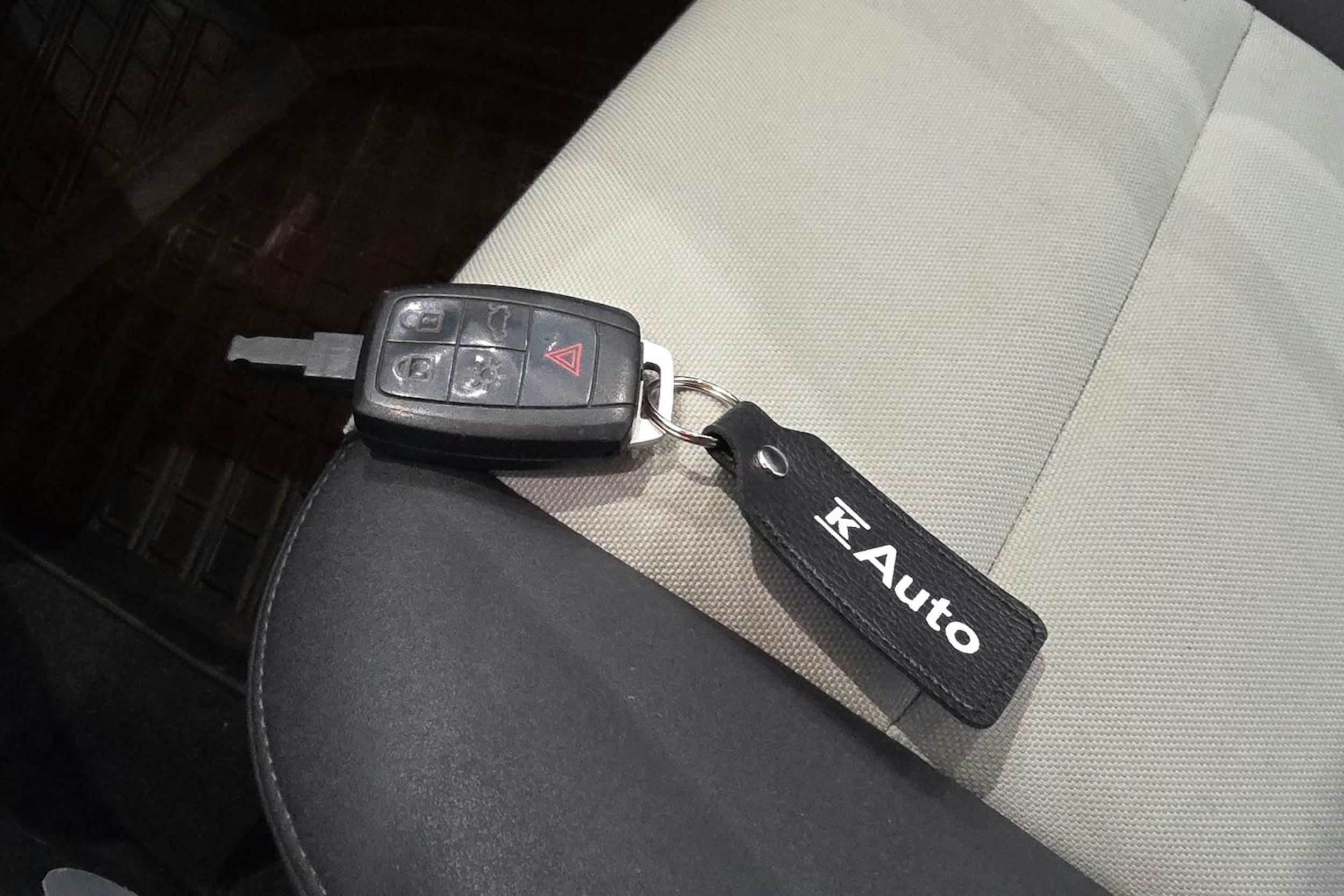 musta Volvo C30 2010 kuva 22.