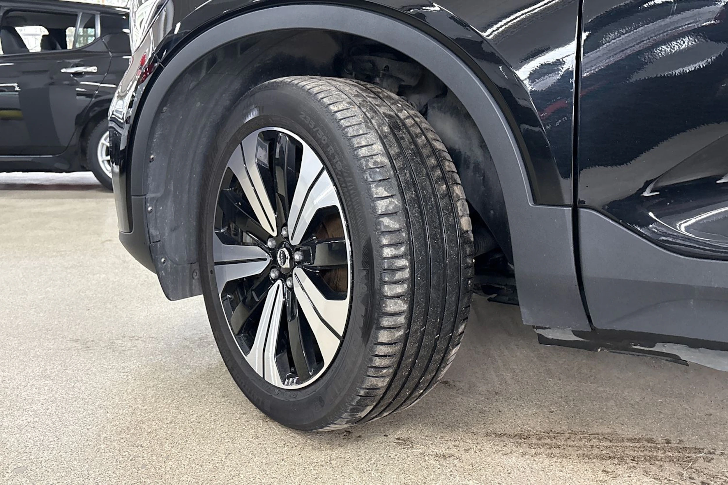 Musta Volvo C40 2023 kuva 10.