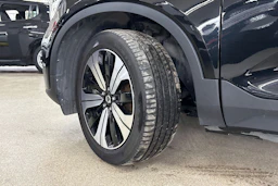 Musta Volvo C40 2023 kuva 10.