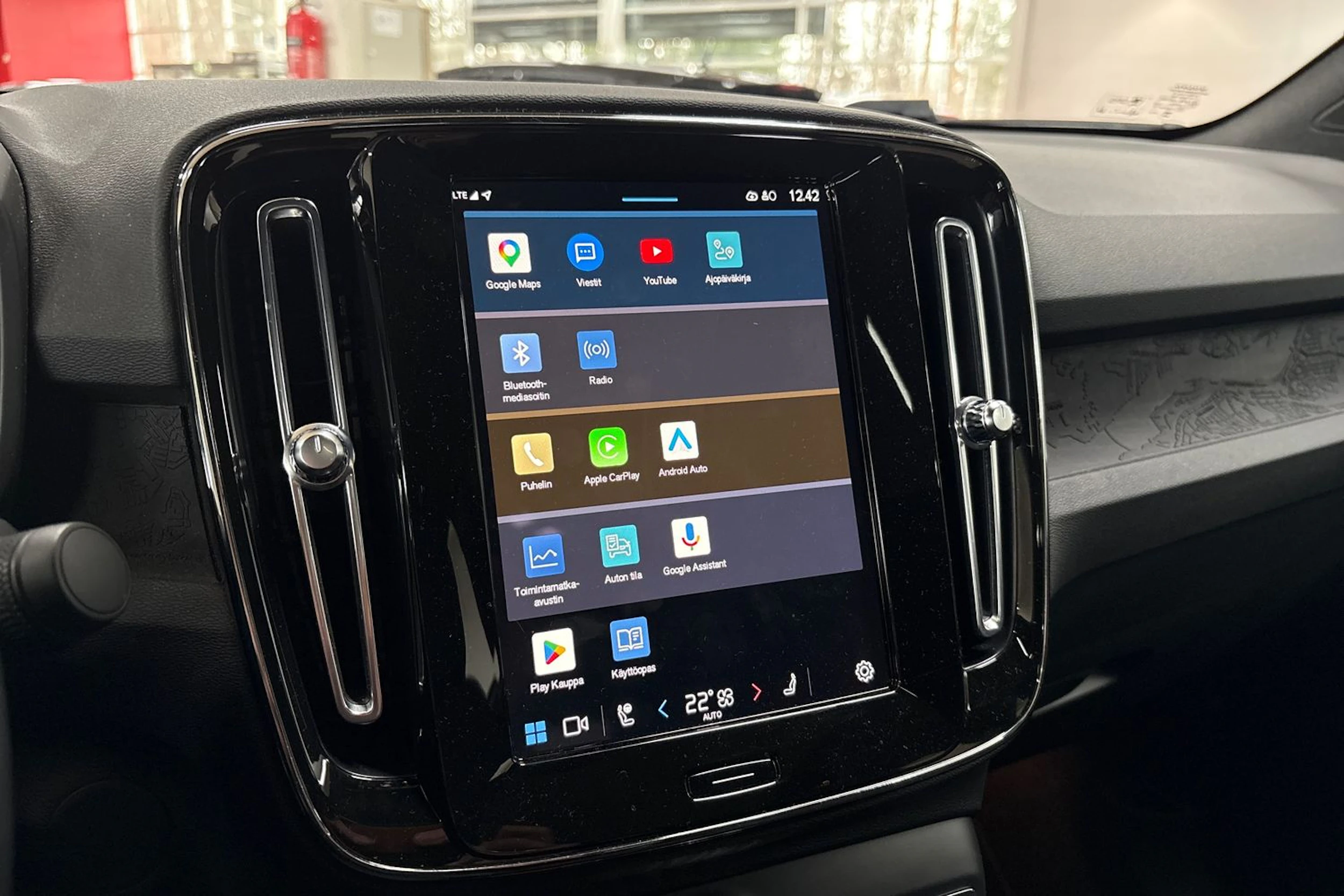 Musta Volvo C40 2023 kuva 13.