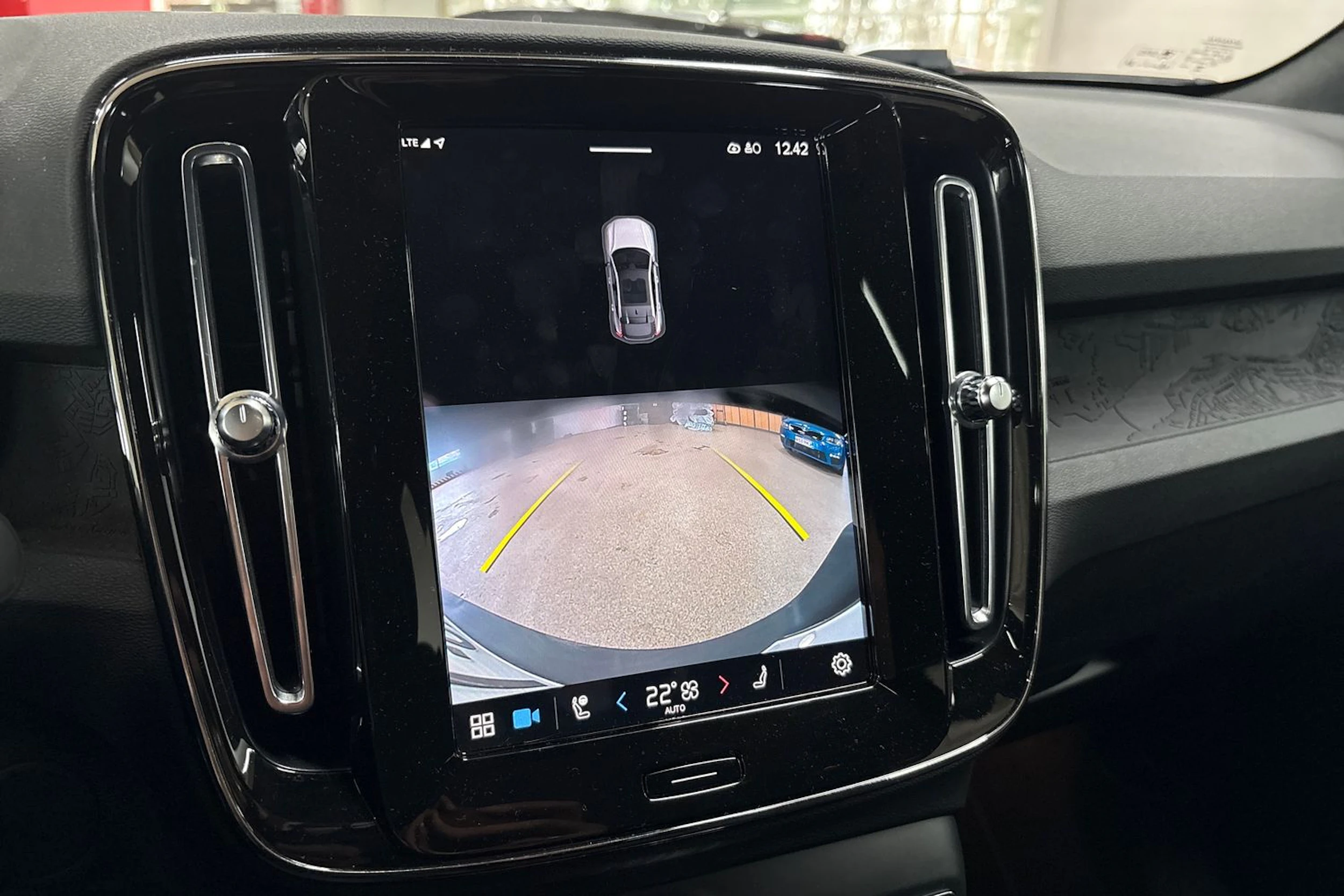 Musta Volvo C40 2023 kuva 14.