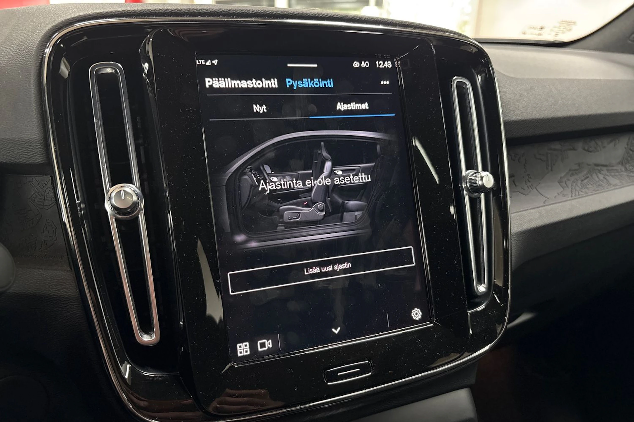 Musta Volvo C40 2023 kuva 15.