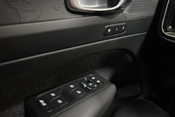 Musta Volvo C40 2023 kuva 16.