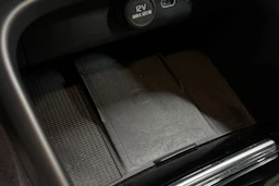 Musta Volvo C40 2023 kuva 17.