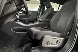 Musta Volvo C40 2023 kuva 18.