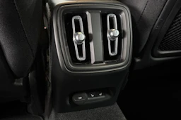 Musta Volvo C40 2023 kuva 19.