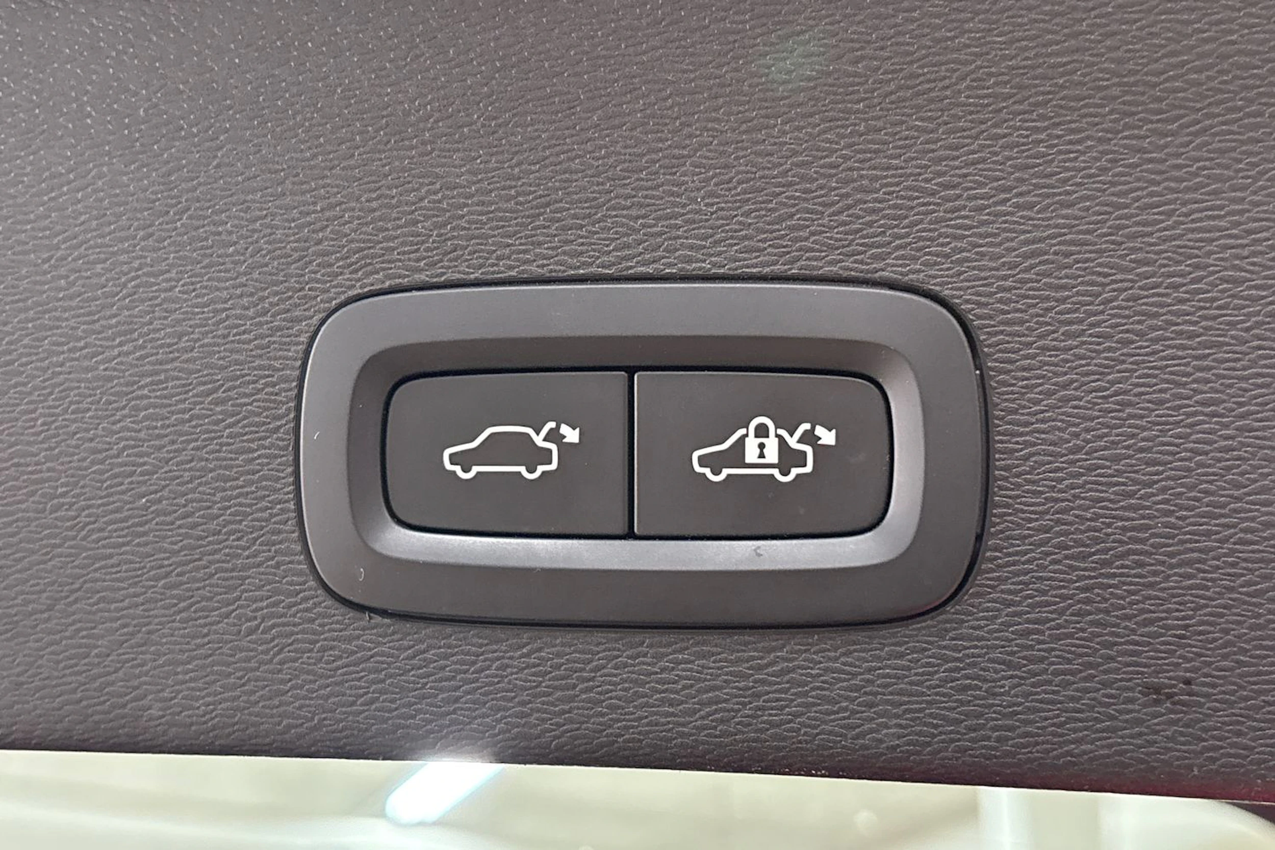 Musta Volvo C40 2023 kuva 22.