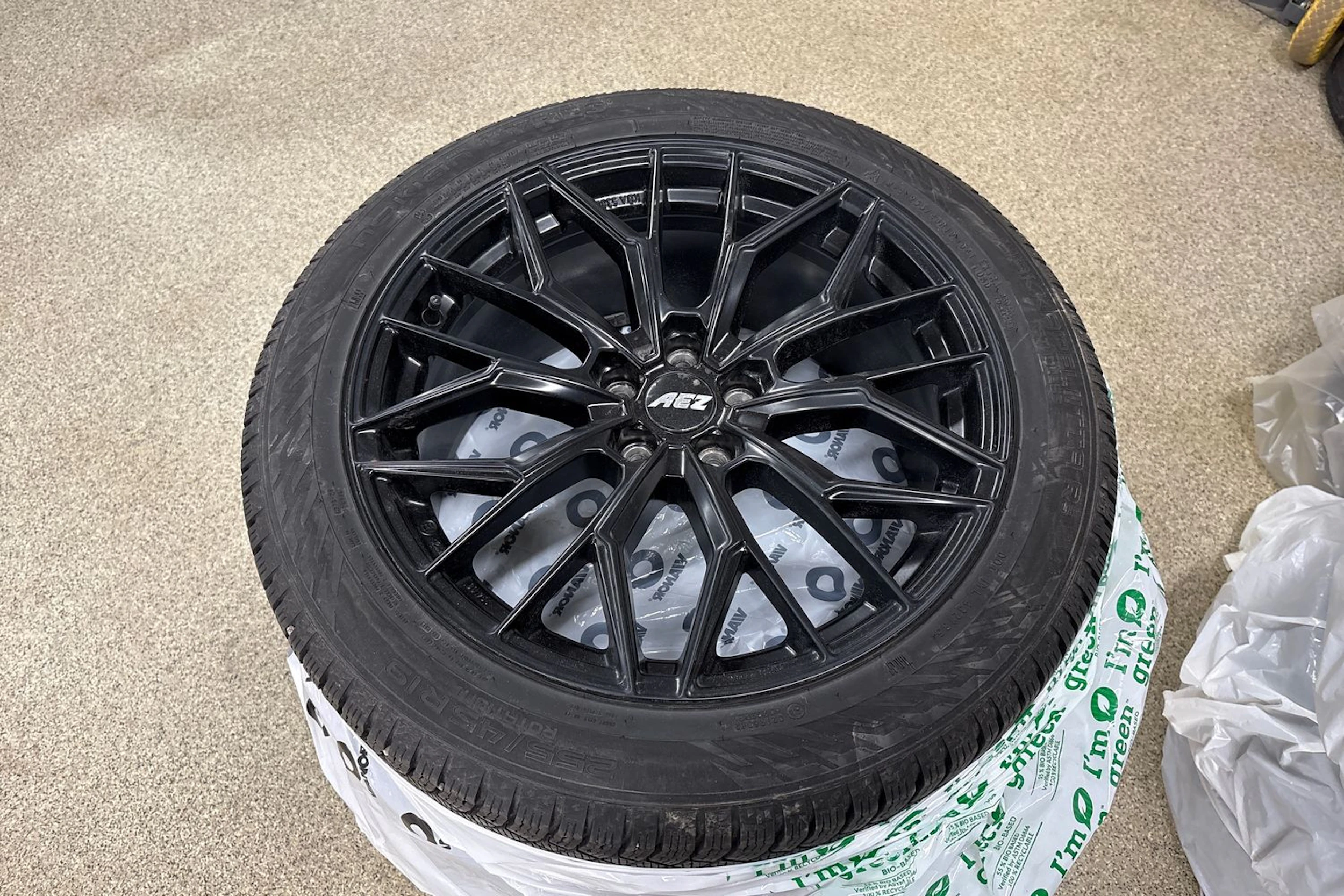 Musta Volvo C40 2023 kuva 24.