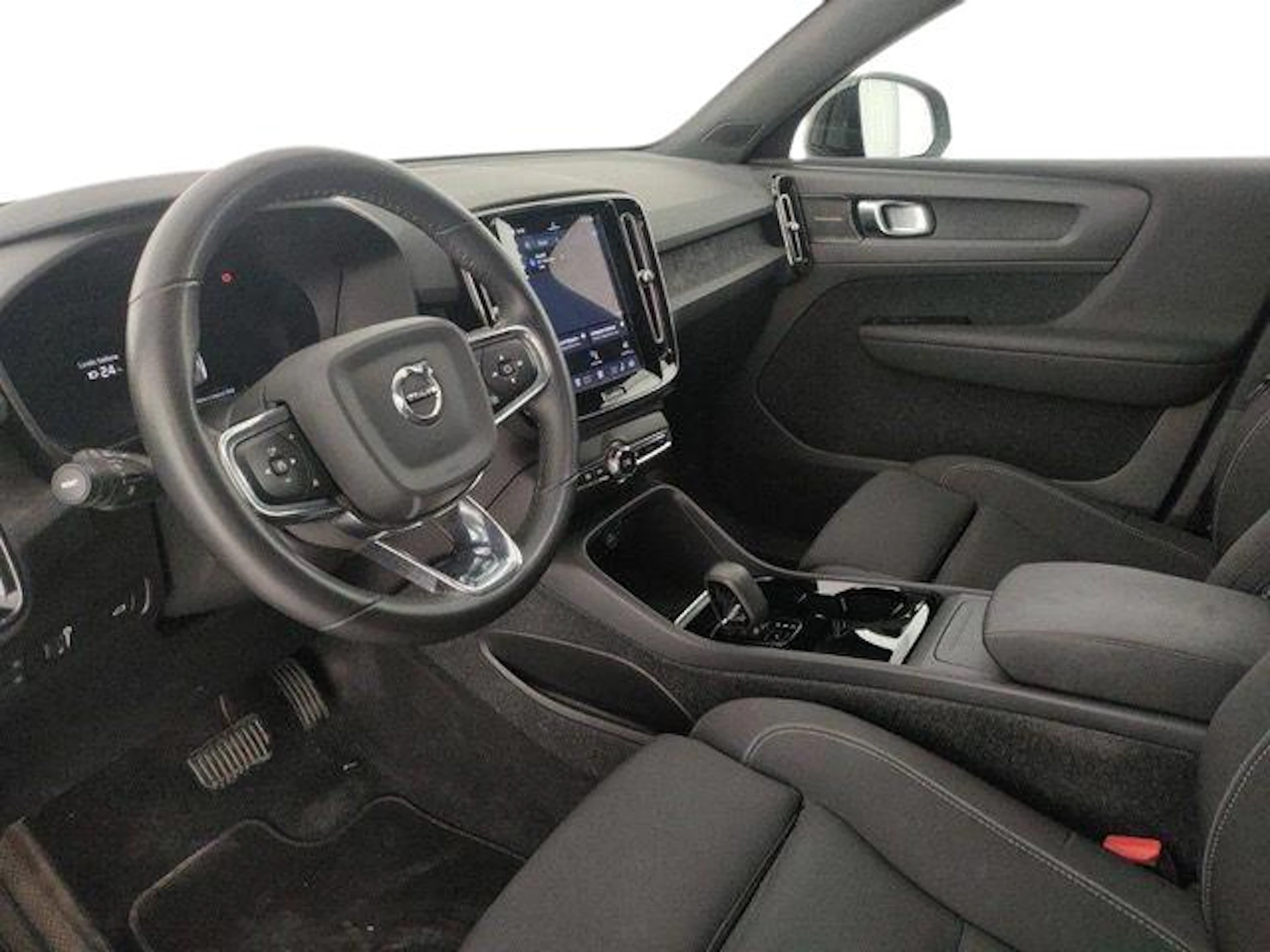 musta Volvo C40 2022 kuva 5.