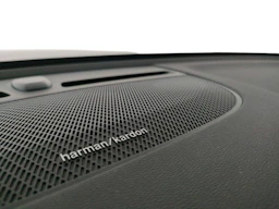 musta Volvo C40 2022 kuva 11.