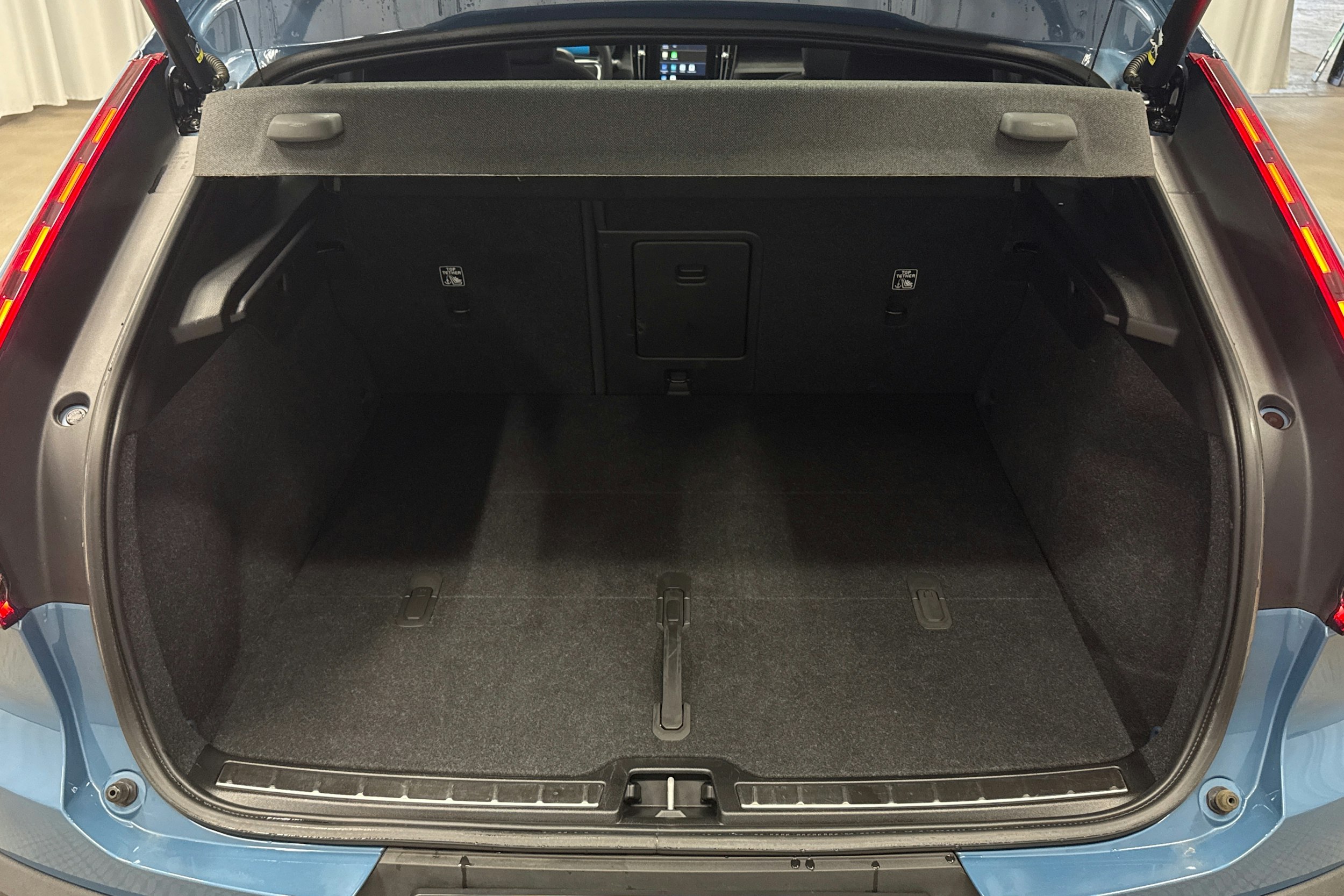 sininen Volvo C40 2022 kuva 20.
