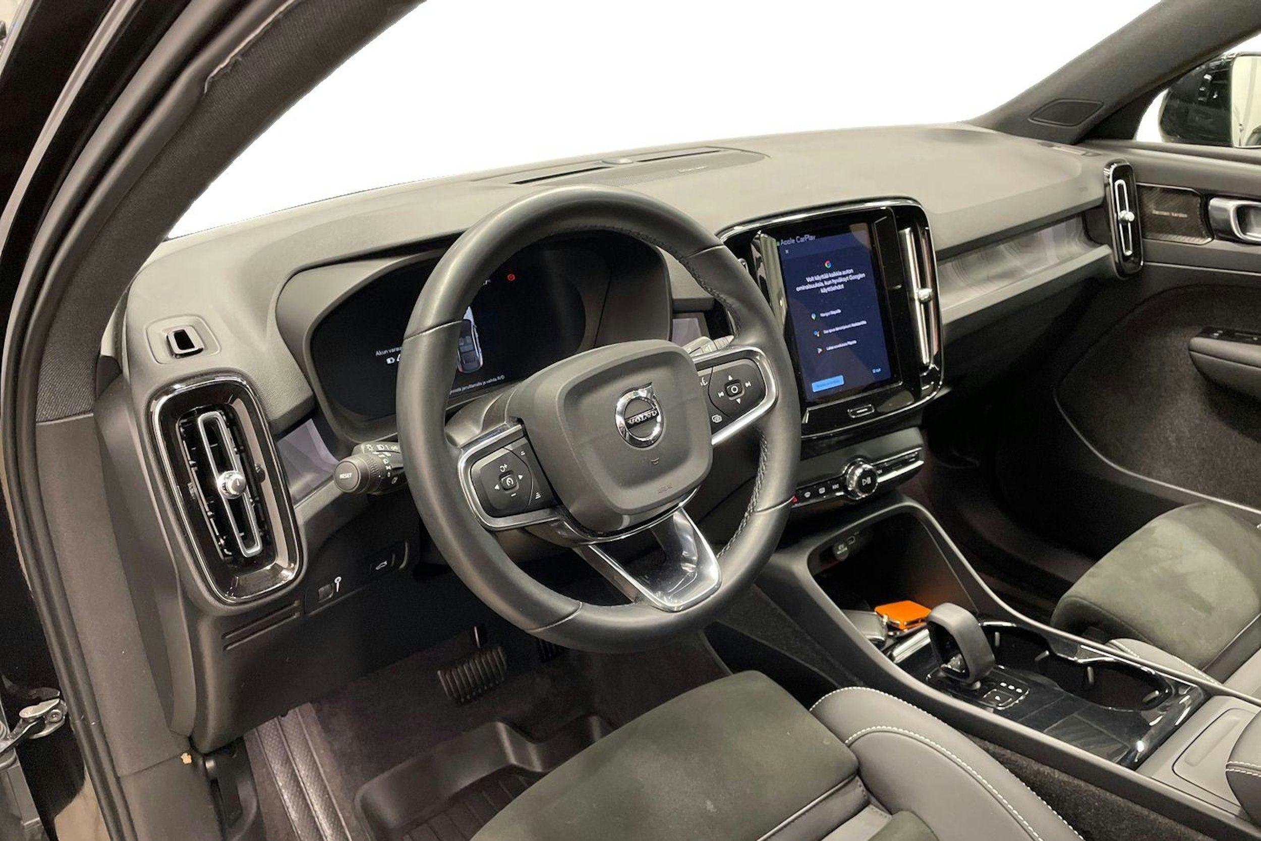 musta Volvo C40 2022 kuva 6.