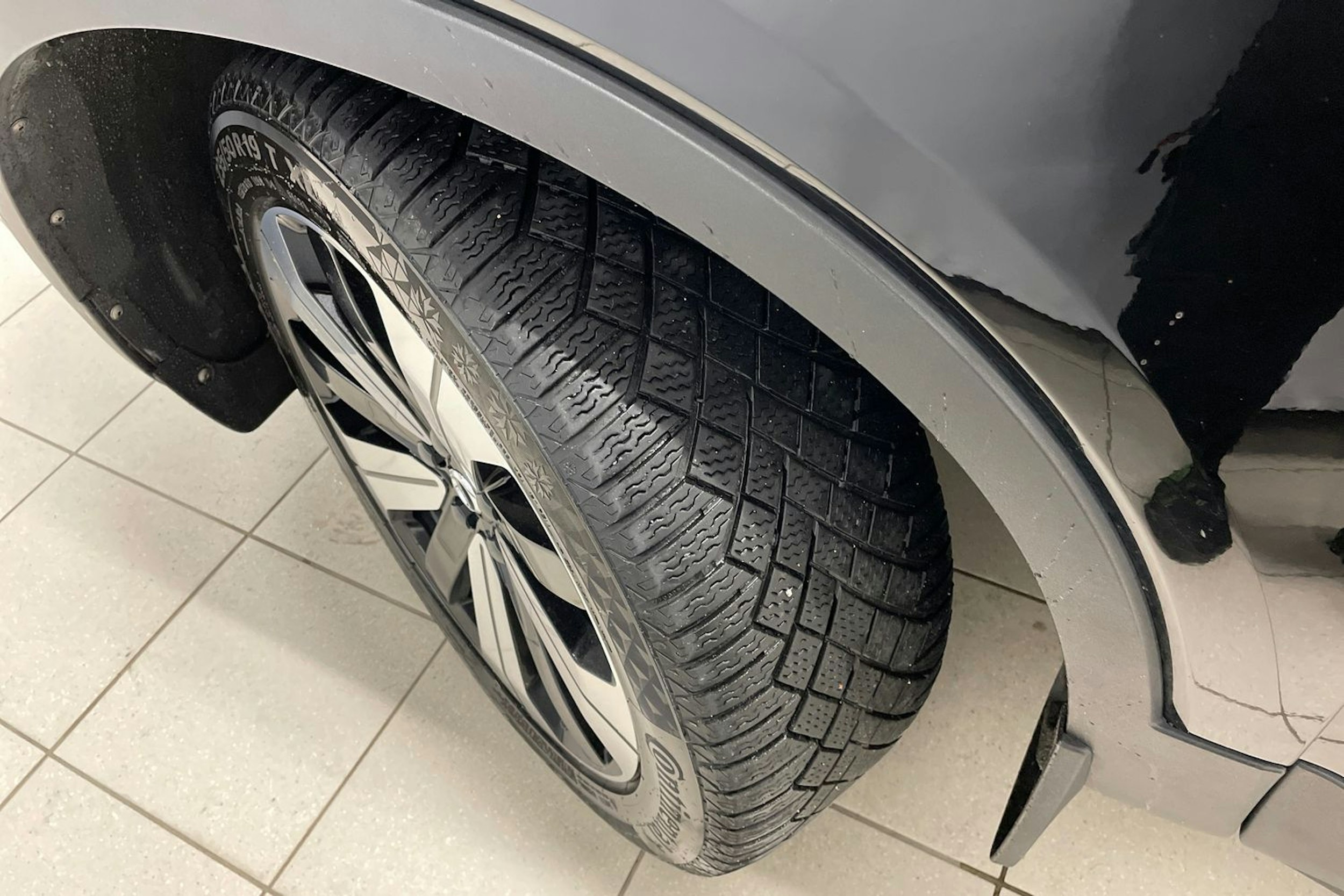 musta Volvo C40 2022 kuva 10.