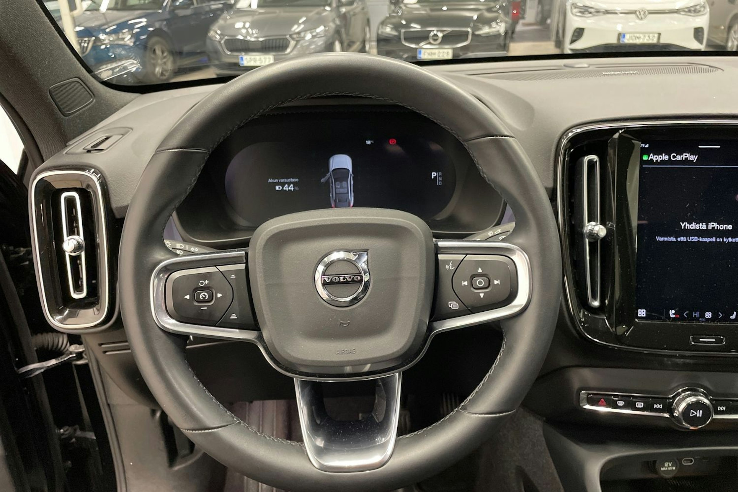 musta Volvo C40 2022 kuva 11.