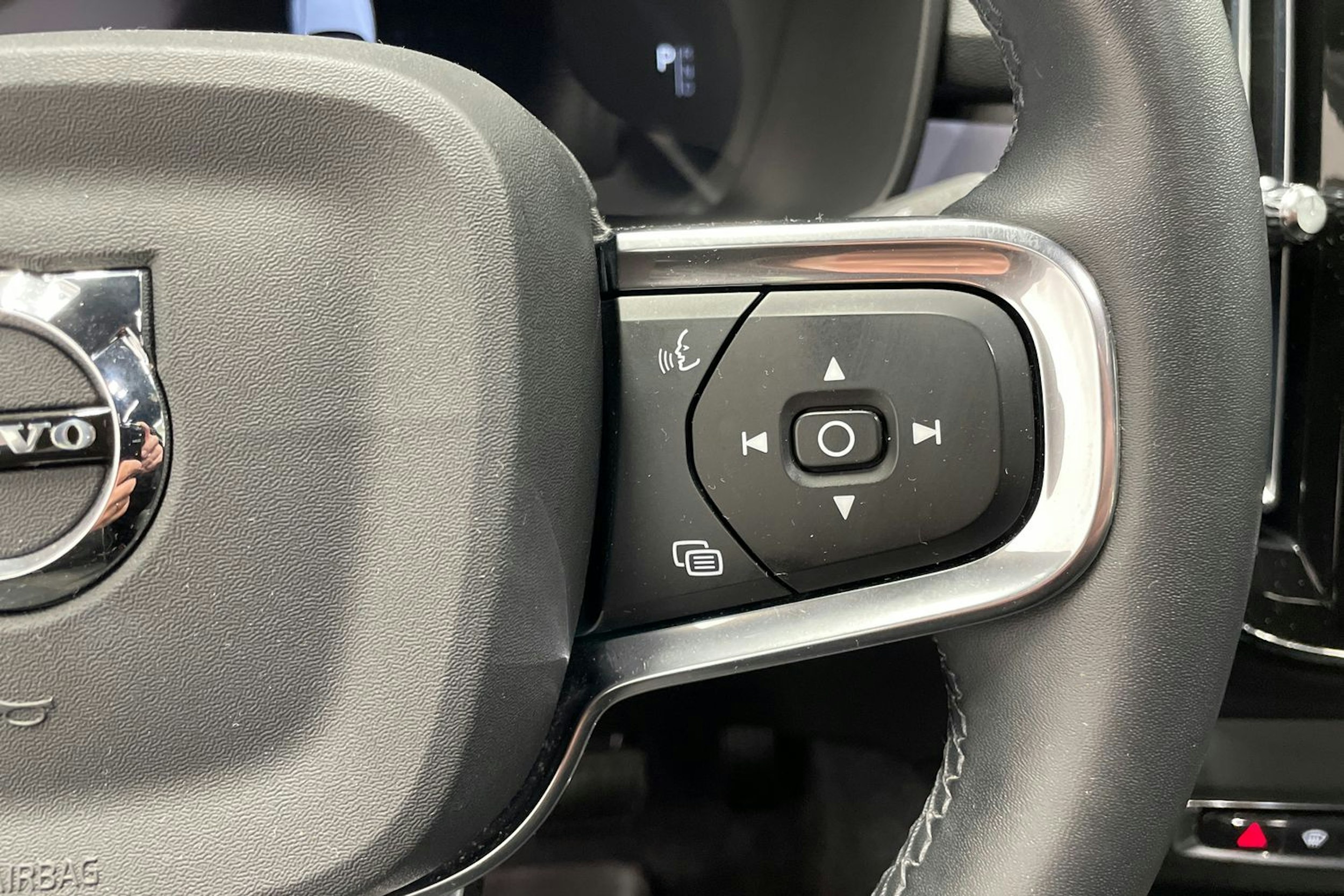 musta Volvo C40 2022 kuva 12.