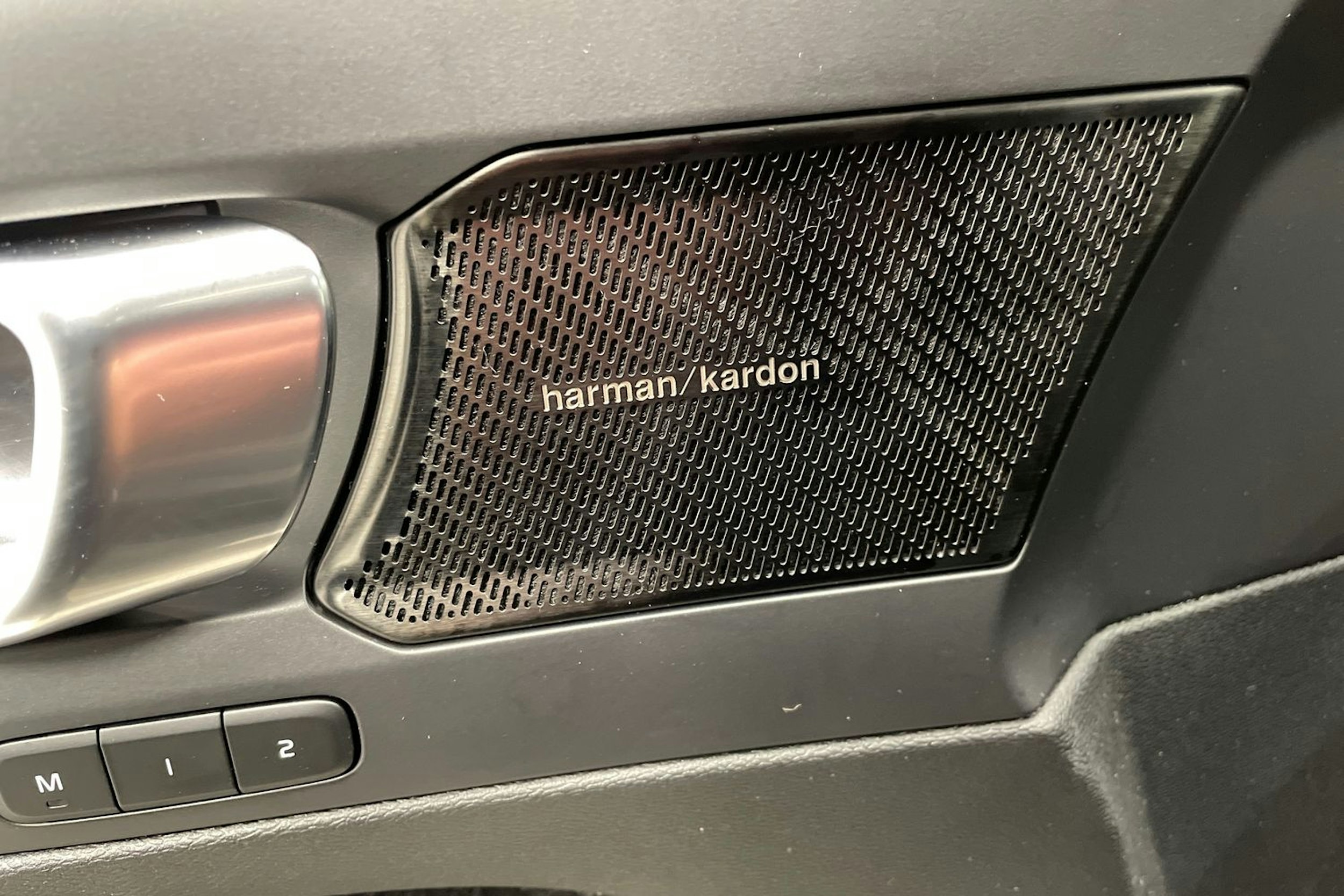 musta Volvo C40 2022 kuva 19.