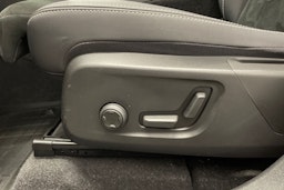 musta Volvo C40 2022 kuva 21.