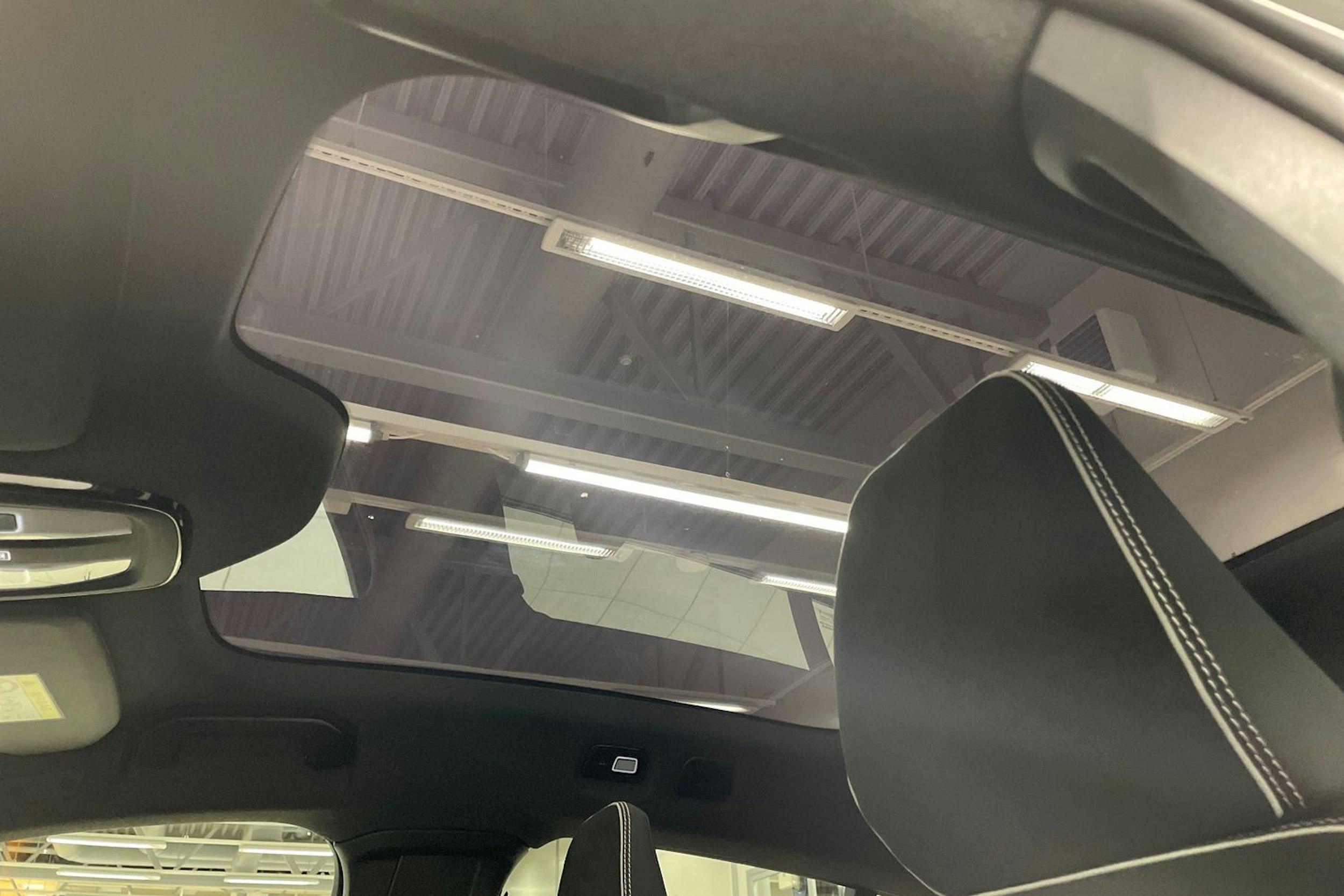 musta Volvo C40 2022 kuva 22.