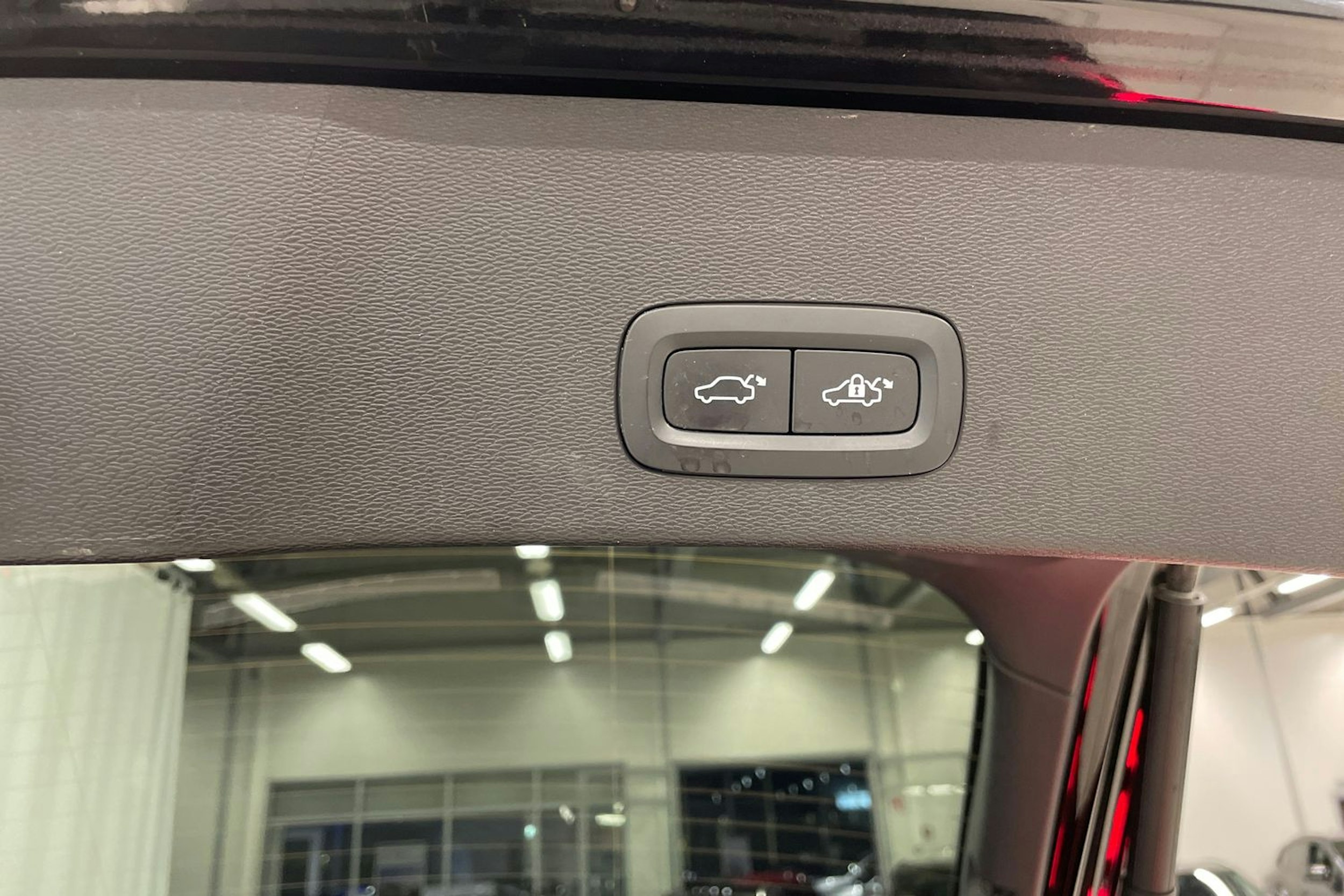 musta Volvo C40 2022 kuva 24.