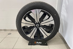 musta Volvo C40 2022 kuva 25.