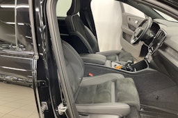 musta Volvo C40 2022 kuva 28.