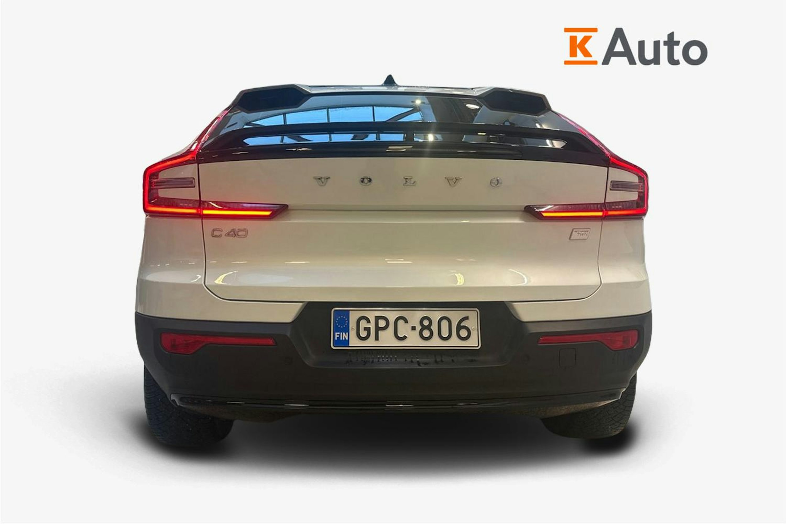 valkoinen Volvo C40 2023 kuva 3.