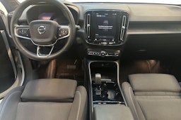 valkoinen Volvo C40 2023 kuva 9.