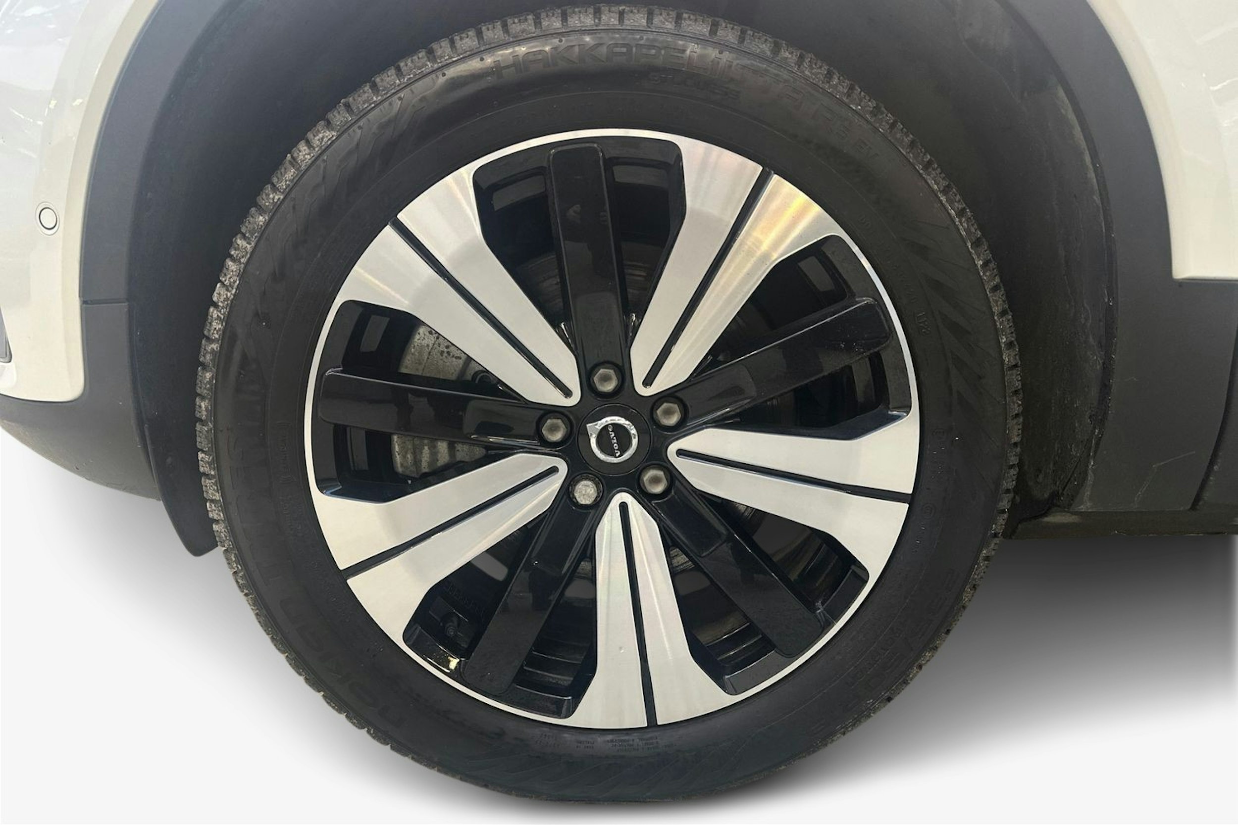 valkoinen Volvo C40 2023 kuva 11.