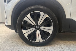 valkoinen Volvo C40 2023 kuva 13.