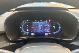 valkoinen Volvo C40 2023 kuva 14.