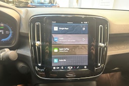 valkoinen Volvo C40 2023 kuva 15.