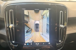 valkoinen Volvo C40 2023 kuva 16.