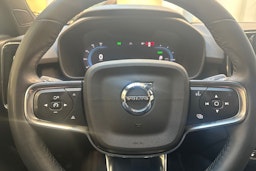 valkoinen Volvo C40 2023 kuva 17.