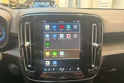 valkoinen Volvo C40 2023 kuva 18.