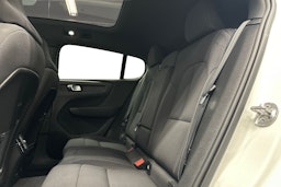valkoinen Volvo C40 2022 kuva 8.